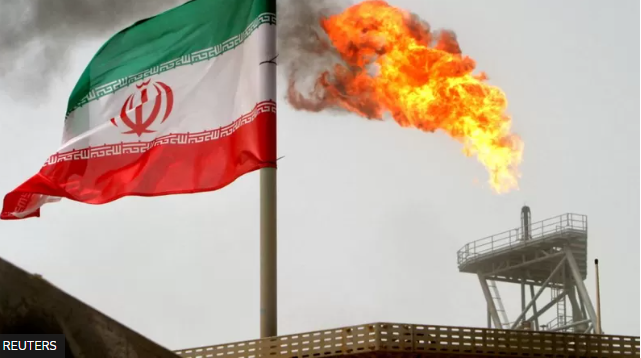 Еще в 2018 году Иран продавал на мировой рынок 2,8 млн баррелей нефти в день. Из-за санкций экспорт сократился в пять раз