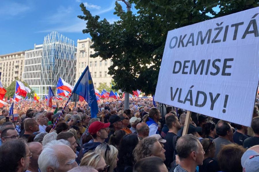 Акция протеста в Праге. Фото © Twitter / pozorzmena