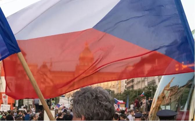 Czech Republic flag Автор: Martin Krchnacek / Unsplash