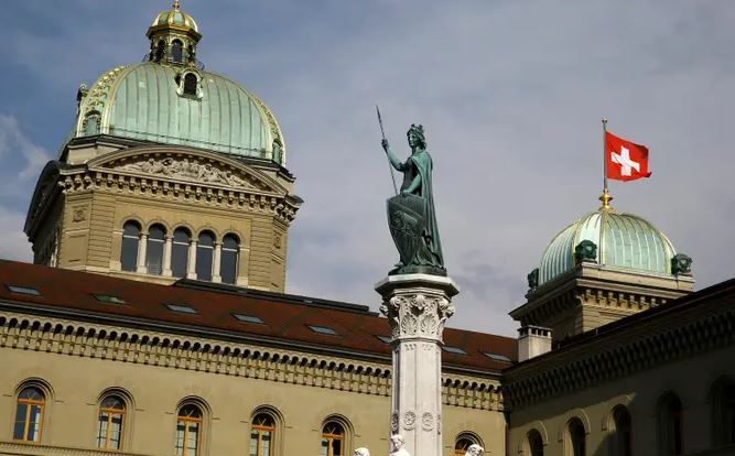 Швейцарский федеральный дворец в Берне. Автор: SCANPIX/REUTERS/Denis Balibouse/File Photo