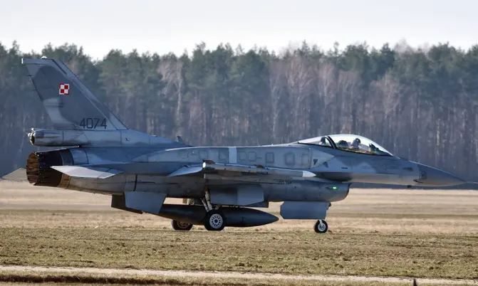 Польский истребитель F-16 в марте 2022 года. Автор: SCANPIX/Damian Burzykowski/imago images/newspix