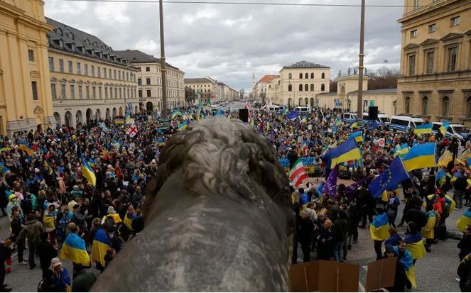 Демонстрация в поддержку Украины в Мюнхене 18 февраля 2023 года. Автор: SCANPIX / Odd ANDERSEN / AFP
