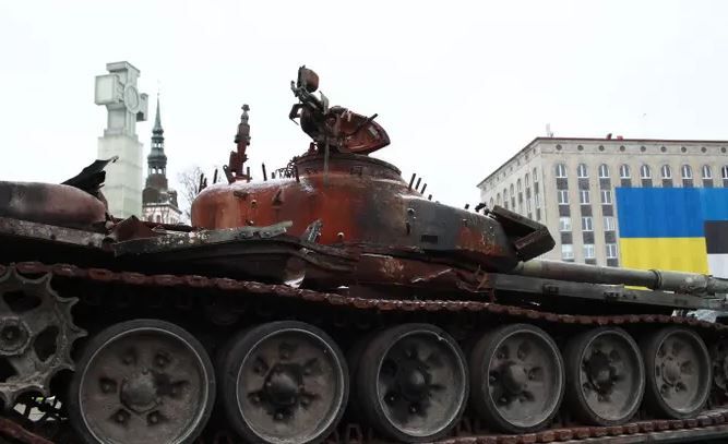 Подбитый российский танк в Таллинне. Автор: Priit Mürk/ERR