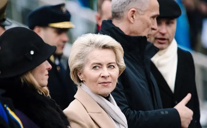 Урсула фон дер Ляйен на военном параде в Таллинне 24 февраля 2023 года. Автор: Ken Mürk/ERR