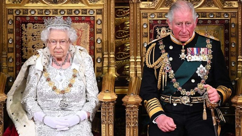 WPA POOL Подпись к фото, Наблюдатели отмечают, что спад в настроениях британцев в отношении монархии связан именно с личностью нового монарха, а не с изменением отношения к институту в целом. Королева Елизавета II пользовалась любовью всего народа, даже его республикански настроенной частью