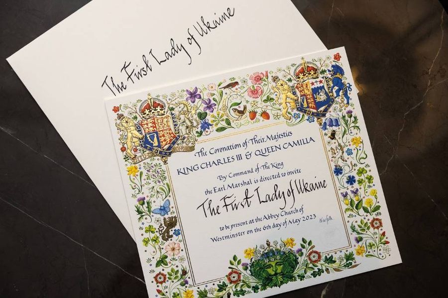 Приглашение, которое Букингемский дворец отправил Елене Зеленской. Обложка © Twitter / ZelenskaUA