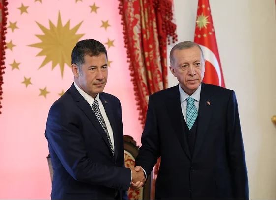 Синан Оган (слева) и Реджеп Тайип Эрдоган Фото: Reuters