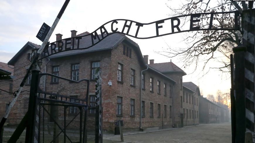 Главный вход в концлагерь Освенцим