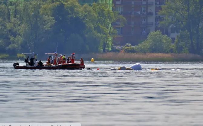 В результате крушения прогулочного катера на озере Маджоре утонули четыре человека. Автор: SCANPIX/EPA/PURICELLI