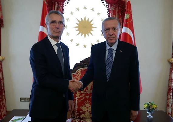 Йенс Столтенберг (слева) и Реджеп Тайип Эрдоган Фото: Reuters