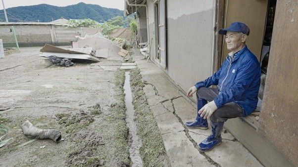 Сон Ду Хо уже под 90, он привык к сезонам дождей, но такого наводнения еще не видел