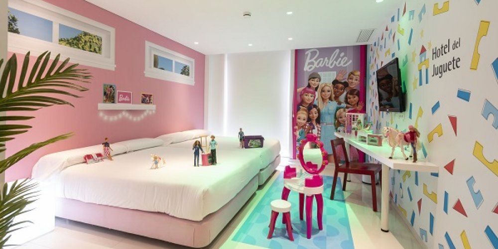 Комната в стиле Барби в отеле Hotel del Juguete.Комната в стиле Барби в отеле Hotel del Juguete.©Фото: hoteldeljuguete.com
