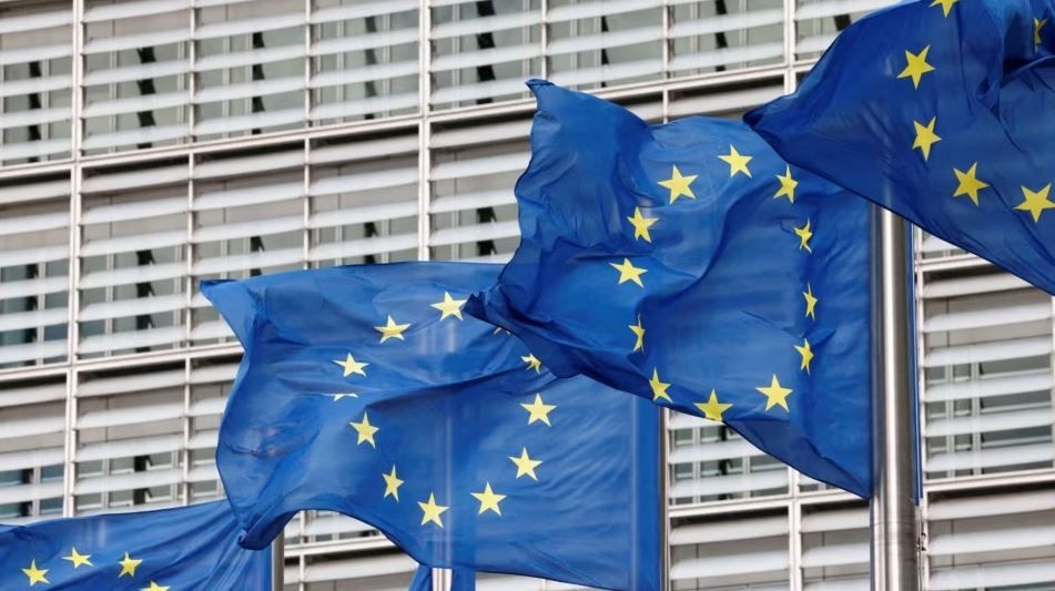 Флаги Евросоюза у здания его штаб-квартиры в Брюсселе (архивное фото)