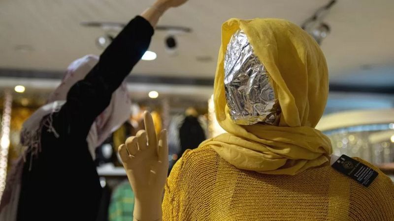 NAVA JAMSHIDI/BBC Подпись к фото, Талибы приказали владельцам магазинов в Афганистане снять головы с женских манекенов