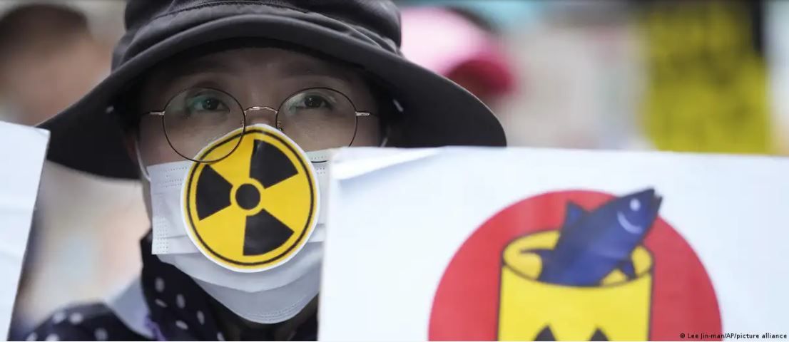 Сеул. Экологи и страны-соседи Японии давно протестуют против сброса в океан радиоактивной воды с "Фкусимы-1"Фото: Lee Jin-man/AP/picture alliance