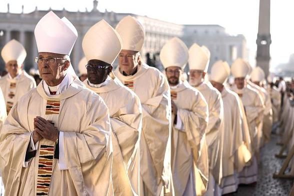CORBIS NEWS Подпись к фото, На священный синод в Ватикане съехались 365 кардиналов, епископов и прелатов со всего мира