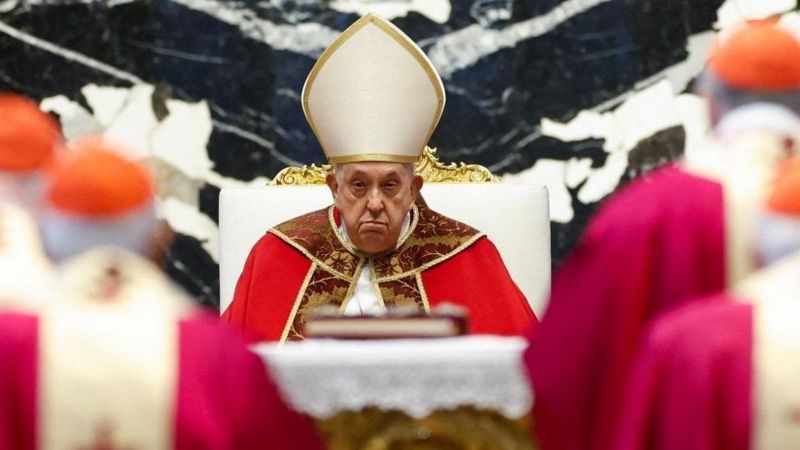 REUTERS Подпись к фото, Папа Франциск говорил о том, что Ватикан может несколько смягчить отношение к ЛГБТ-сообществу