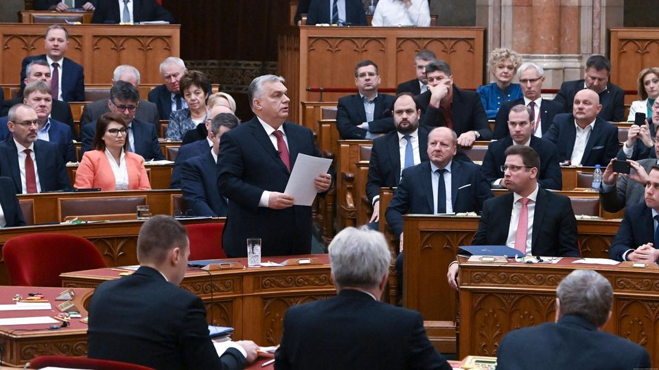 Премьер-министр Венгрии Виктор Орбан во время выступления в парламенте в БудапештеФото: Szilard Koszticsak/AP/picture alliance