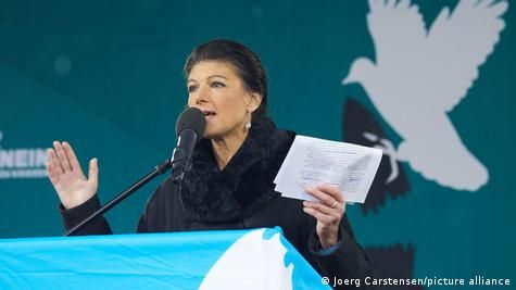 Сара Вагенкнехт во время выступления на митинге, 25 ноября 2023 годаФото: Joerg Carstensen/picture alliance