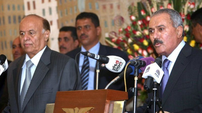 AFP Подпись к фото, Хуситы пытались свергнуть президента Йемена Абдраббу Мансура Хади (слева) и восстановить на посту Али Абдаллу Салеха (справа)