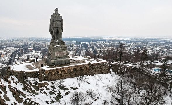 Памятник советскому солдату-освободителю («Алёша») в болгарском городе Пловдив на холме Бунарджик (Фото: Алексей Витвицкий / РИА Новости)