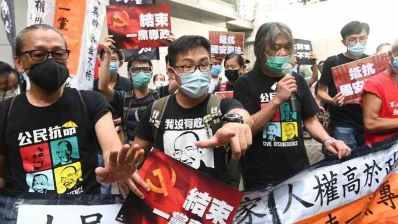 EPA Подпись к фото, До недавнего времени в годовщину передачи Гонконга Китаю на улицы традиционно выходили протестующие
