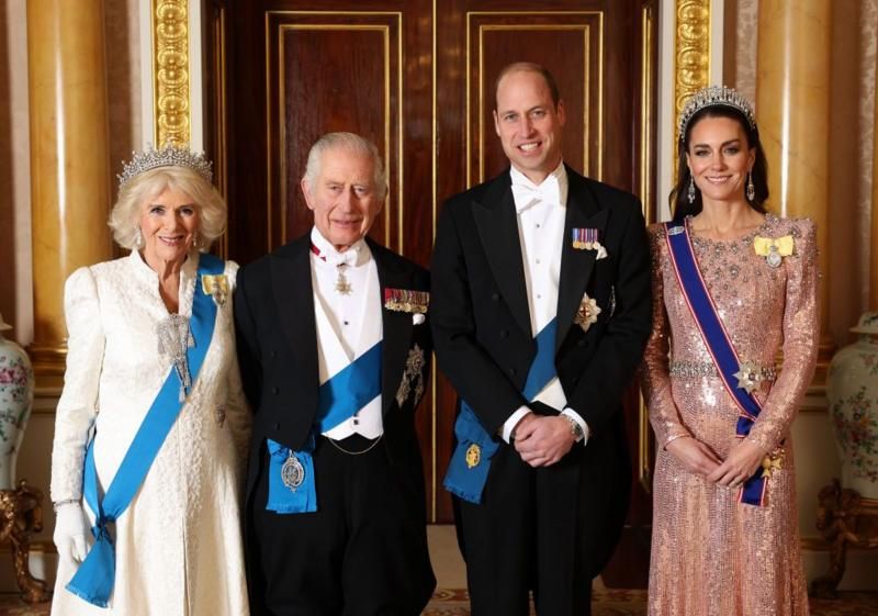 CHRIS JACKSON Подпись к фото, Король, королева-консорт, принц и принцесса Уэльские перед дипломатическим приемом в декабре прошлого года. Важное церемониальное событие в жизни королевской семьи