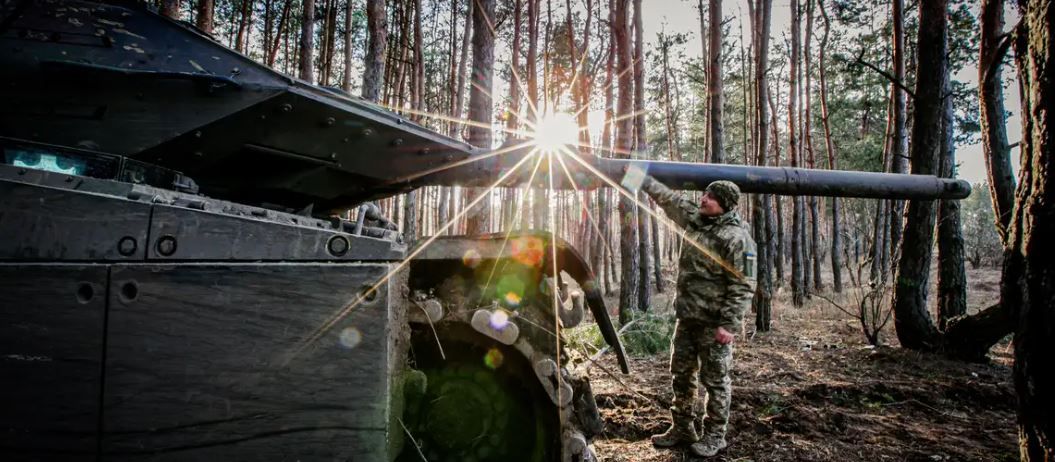 Поставки современного оружия могут сыграть решающую роль в войне в Украине, полагают эксперты. На фото: танк Leopard 2 A6 на вооружении ВСУ под Донецком Фото: Funke Foto/IMAGO