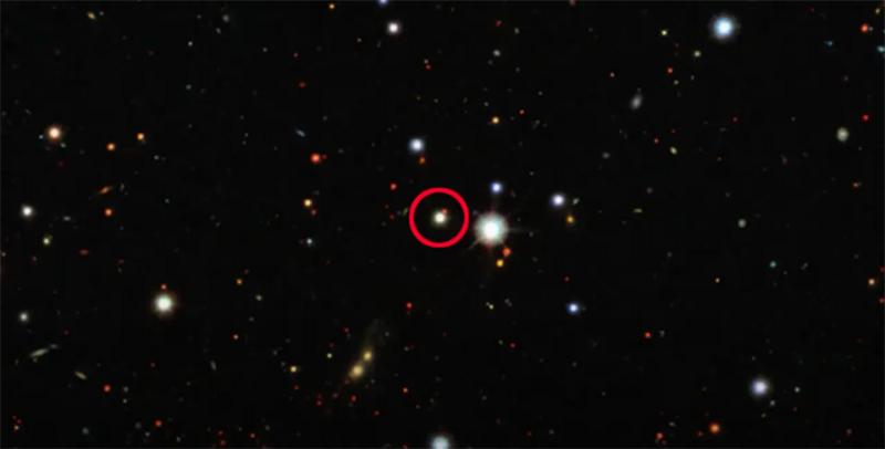 ESO Подпись к фото, Изучая свет квазара, астрономы могут определить не только его яркость, но и расстояние до этого объекта
