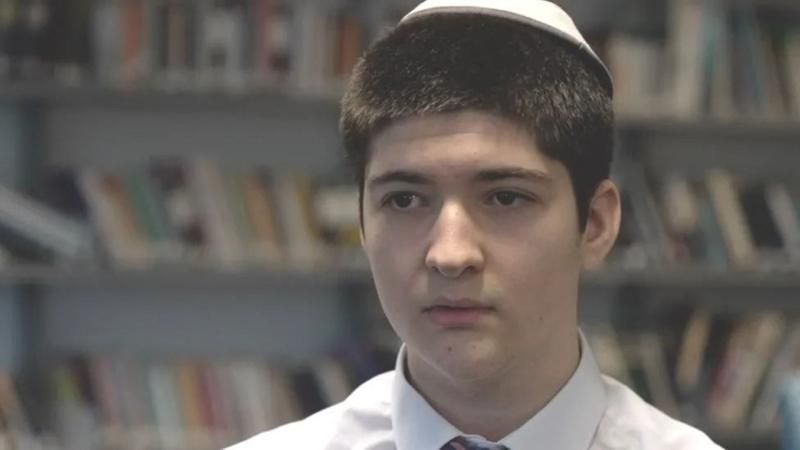 BBC/DAN NELSON Подпись к фото, Йони говорит, что на улице в его адрес нередко летят антисемитские оскорбления